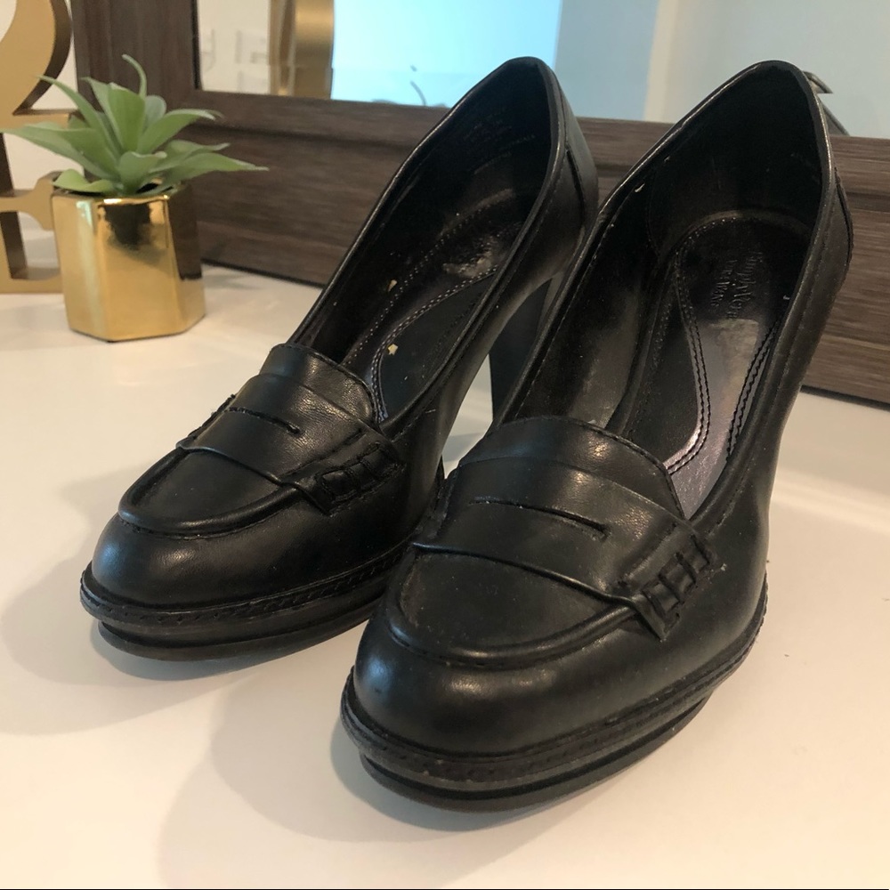 Simple Vera Black block heel loafer